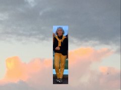 Regitze Schmidt på en lyserød sky